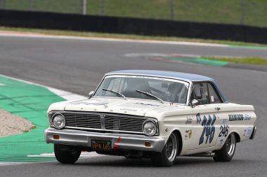 Scarperia, 2 Nisan 2023: Ford Falcon Sprint 1964 Mugello Classic 2023 'te İtalya Mugello Pisti' nde.