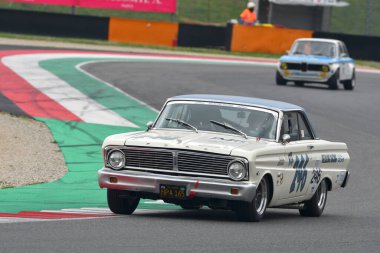 Scarperia, 2 Nisan 2023: Ford Falcon Sprint 1964 Mugello Classic 2023 'te İtalya Mugello Pisti' nde.
