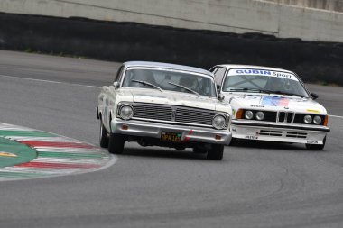 Scarperia, 2 Nisan 2023: Ford Falcon Sprint 1964 Mugello Classic 2023 'te İtalya Mugello Pisti' nde.