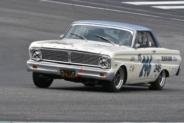 Scarperia, 2 Nisan 2023: Ford Falcon Sprint 1964 Mugello Classic 2023 'te İtalya Mugello Pisti' nde.