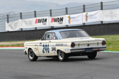 Scarperia, 2 Nisan 2023: Ford Falcon Sprint 1964 Mugello Classic 2023 'te İtalya Mugello Pisti' nde.