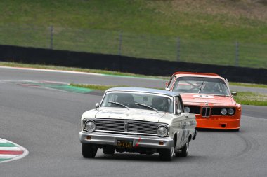 Scarperia, 2 Nisan 2023: Ford Falcon Sprint 1964 Mugello Classic 2023 'te İtalya Mugello Pisti' nde.