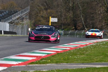 Scarperia, 23 Mart 2024 İtalya: Kroll-Prinz-Partl-Heyer 'den HOFOR Yarış Ekibi' nden Mercedes-AMG GT3 Mugello Pisti 'nde 12: 00 Hankook sırasında iş başında.