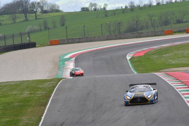 Scarperia, 23 Mart 2024 İtalya: Mercedes-AMG GT3 Racing Team Heart of Racing 'in EVO' su James-Newell-De Angelis tarafından Mugello Pisti 'nde 12h Hankook sırasında gerçekleştirildi..