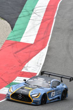 Scarperia, 23 Mart 2024 İtalya: Mercedes-AMG GT3 Racing Team Heart of Racing 'in EVO' su James-Newell-De Angelis tarafından Mugello Pisti 'nde 12h Hankook sırasında gerçekleştirildi..