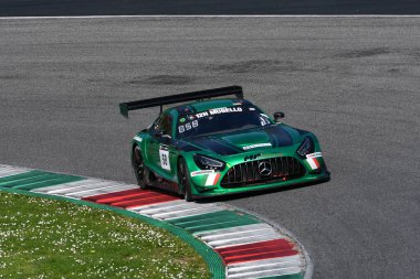 Scarperia, 23 Mart 2024 İtalya: Milletvekili Mercedes-AMG GT3 Thomas Gostner-Corinna Gostner tarafından Mugello Pisti 'nde 12: 00 Hankook eylemi sırasında kullanıldı.