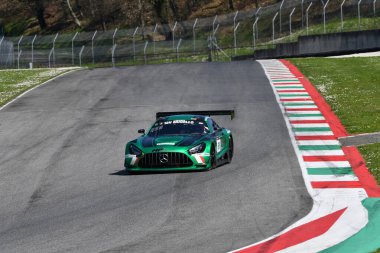 Scarperia, 23 Mart 2024 İtalya: Milletvekili Mercedes-AMG GT3 Thomas Gostner-Corinna Gostner tarafından Mugello Pisti 'nde 12: 00 Hankook eylemi sırasında kullanıldı.
