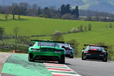 Scarperia, 23 Mart 2024 İtalya: Milletvekili Mercedes-AMG GT3 Thomas Gostner-Corinna Gostner tarafından Mugello Pisti 'nde 12: 00 Hankook eylemi sırasında kullanıldı.