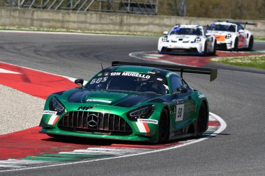 Scarperia, 23 Mart 2024 İtalya: Milletvekili Mercedes-AMG GT3 Thomas Gostner-Corinna Gostner tarafından Mugello Pisti 'nde 12: 00 Hankook eylemi sırasında kullanıldı.