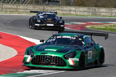 Scarperia, 23 Mart 2024 İtalya: Milletvekili Mercedes-AMG GT3 Thomas Gostner-Corinna Gostner tarafından Mugello Pisti 'nde 12: 00 Hankook eylemi sırasında kullanıldı.