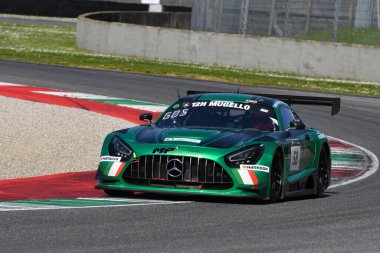 Scarperia, 23 Mart 2024 İtalya: Milletvekili Mercedes-AMG GT3 Thomas Gostner-Corinna Gostner tarafından Mugello Pisti 'nde 12: 00 Hankook eylemi sırasında kullanıldı.
