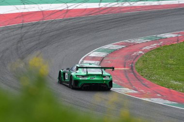 Scarperia, 23 Mart 2024 İtalya: Milletvekili Mercedes-AMG GT3 Thomas Gostner-Corinna Gostner tarafından Mugello Pisti 'nde 12: 00 Hankook eylemi sırasında kullanıldı.