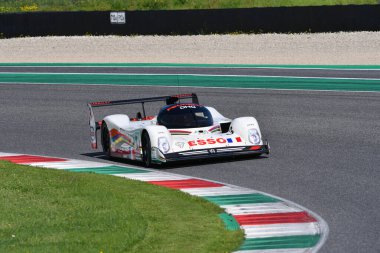 Scarperia, 5 Nisan 2024: Peugeot 905 Evo 1 Bis grubu C yılı 1991 Mugello Classic 2024 sırasında İtalya 'daki Mugello Pisti' nde faaliyet göstermektedir..
