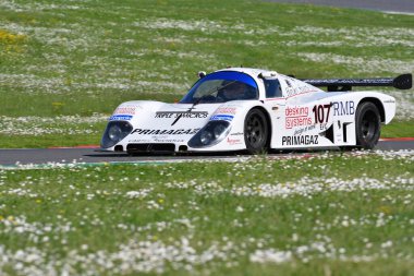 Scarperia, 5 Nisan 2024: Tiga GC289 grup C - IMSA GTP 1989 Mugello Classic 2024 sırasında İtalya 'daki Mugello Pisti' nde faaliyet göstermektedir..