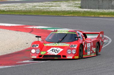 Scarperia, 2 Nisan 2024: Sthemo BMW SM C2 yıl 1985 Mugello Classic 2024 sırasında İtalya 'daki Mugello Pisti' nde.