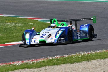 Scarperia, 5 Nisan 2024: Pescarolo C60 yıl 2005 Mugello Classic 2024 tarihinde İtalya 'daki Mugello Pisti' nde faaliyet göstermiştir..