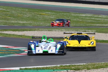 Scarperia, 5 Nisan 2024: Pescarolo C60 yıl 2005 Mugello Classic 2024 tarihinde İtalya 'daki Mugello Pisti' nde faaliyet göstermiştir..