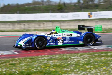 Scarperia, 5 Nisan 2024: Pescarolo C60 yıl 2005 Mugello Classic 2024 tarihinde İtalya 'daki Mugello Pisti' nde faaliyet göstermiştir..