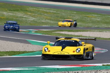 Scarperia, 5 Nisan 2024: Lotus Elise GT1 yıl 1997 Mugello Classic 2024 'te İtalya' daki Mugello Pisti 'nde eylem halindeydi..