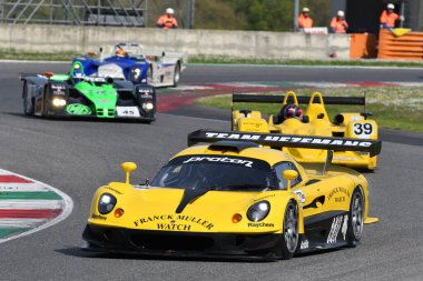 Scarperia, 5 Nisan 2024: Lotus Elise GT1 yıl 1997 Mugello Classic 2024 'te İtalya' daki Mugello Pisti 'nde eylem halindeydi..