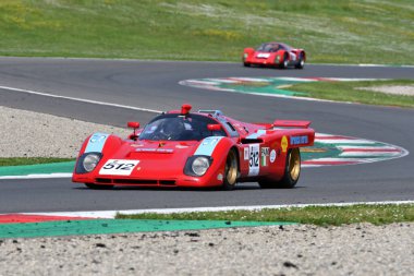 Scarperia, İtalya 5 Nisan 2024: Ferrari 512 M 1971 sürücü Mugello Classic 2024 sırasında Mugello Circuit, İtalya.