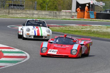 Scarperia, İtalya 5 Nisan 2024: Ferrari 512 M 1971 sürücü Mugello Classic 2024 sırasında Mugello Circuit, İtalya.