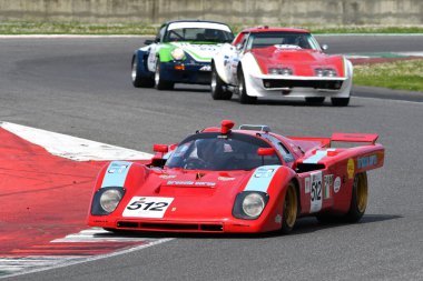 Scarperia, İtalya 5 Nisan 2024: Ferrari 512 M 1971 sürücü Mugello Classic 2024 sırasında Mugello Circuit, İtalya.
