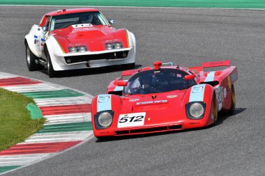 Scarperia, İtalya 5 Nisan 2024: Ferrari 512 M 1971 sürücü Mugello Classic 2024 sırasında Mugello Circuit, İtalya.