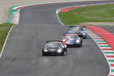 Scarperia, 23 Mart 2024 İtalya: Audi R8 LMS GT3 EVO II Sundahl-Stevenson-Corbett-Geciauskas tarafından sürülen Juta Racing Team 2 Mugello Pisti 'nde 12: 00 Hankook sırasında görev başında.