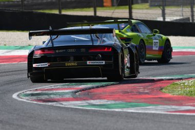 Scarperia, 23 Mart 2024 İtalya: Audi R8 LMS GT3 EVO II Sundahl-Stevenson-Corbett-Geciauskas tarafından sürülen Juta Racing Team 2 Mugello Pisti 'nde 12: 00 Hankook sırasında görev başında.