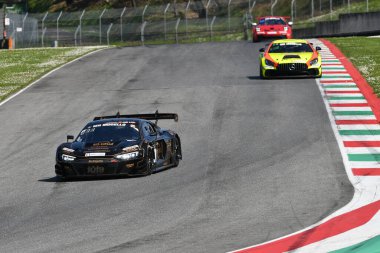 Scarperia, 23 Mart 2024 İtalya: Audi R8 LMS GT3 EVO II Sundahl-Stevenson-Corbett-Geciauskas tarafından sürülen Juta Racing Team 2 Mugello Pisti 'nde 12: 00 Hankook sırasında görev başında.