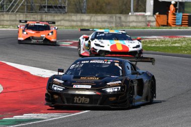 Scarperia, 23 Mart 2024 İtalya: Audi R8 LMS GT3 EVO II Sundahl-Stevenson-Corbett-Geciauskas tarafından sürülen Juta Racing Team 2 Mugello Pisti 'nde 12: 00 Hankook sırasında görev başında.