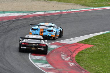 Scarperia, 23 Mart 2024 İtalya: Audi R8 LMS GT3 EVO II Sundahl-Stevenson-Corbett-Geciauskas tarafından sürülen Juta Racing Team 2 Mugello Pisti 'nde 12: 00 Hankook sırasında görev başında.