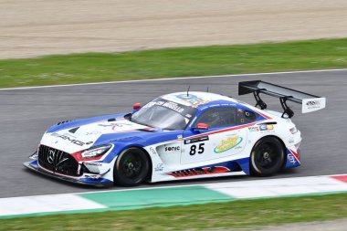 Scarperia, 23 Mart 2024 İtalya: CP Racing Team 'in Mercedes-AMG GT3 EVO' su Putman-Espenlaub-Lewis-Foster Mugello Pisti 'nde 12h Hankook sırasında görev başında.