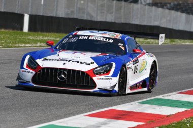 Scarperia, 23 Mart 2024 İtalya: CP Racing Team 'in Mercedes-AMG GT3 EVO' su Putman-Espenlaub-Lewis-Foster Mugello Pisti 'nde 12h Hankook sırasında görev başında.