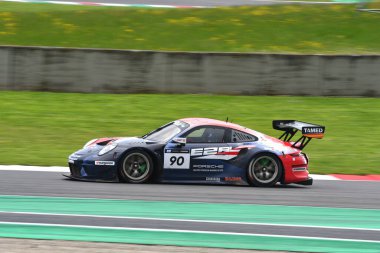 Scarperia, 23 Mart 2024 İtalya: Porsche 911 GT3 R (991 II) Burguera-Sainero-Parente takımının E2P Racing Drive 'ı Mugello Pisti' nde 12h Hankook 'ta.