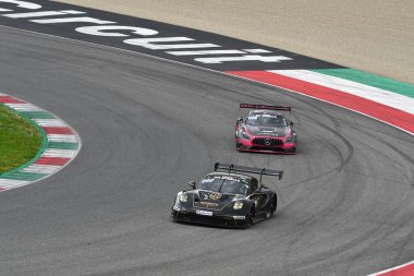 Scarperia, 23 Mart 2024 İtalya: Herberth Motorsport takımından Porsche 911 GT3 R (992) Noble-Bohn-Hart Mugello Pisti 'nde 12: 00 Hankook sırasında görev başında..