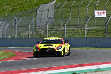 Scarperia, 23 Mart 2024 İtalya: PCR Spor Takımı 'ndan Mercedes-AMG GT4 Dasi-Parera-Arruabarrena Mugello Pisti' nde 12h Hankook sırasında görev başında.