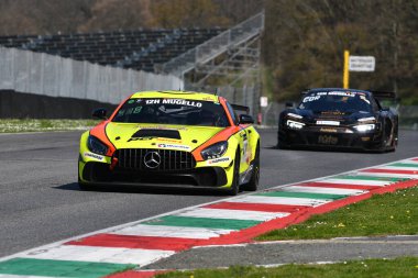 Scarperia, 23 Mart 2024 İtalya: PCR Spor Takımı 'ndan Mercedes-AMG GT4 Dasi-Parera-Arruabarrena Mugello Pisti' nde 12h Hankook sırasında görev başında.