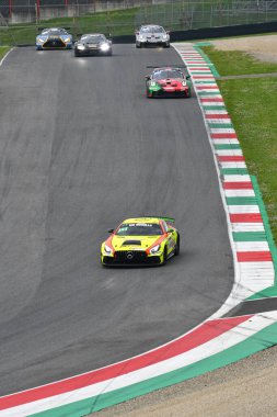 Scarperia, 23 Mart 2024 İtalya: PCR Spor Takımı 'ndan Mercedes-AMG GT4 Dasi-Parera-Arruabarrena Mugello Pisti' nde 12h Hankook sırasında görev başında.
