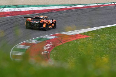 Scarperia, 23 Mart 2024 İtalya: Girdap V8 takımından Vortex V8 Amrouche-Bonnel-Courtois, Mugello Pisti 'nde 12: 00 Hankook sırasında hareket halinde..