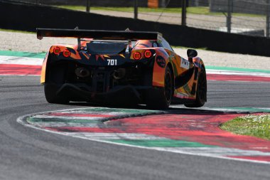 Scarperia, 23 Mart 2024 İtalya: Girdap V8 takımından Vortex V8 Amrouche-Bonnel-Courtois, Mugello Pisti 'nde 12: 00 Hankook sırasında hareket halinde..