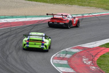 Scarperia, 23 Mart 2024 İtalya: Porsche 911 GT3 Kupası (992) Krohn-Jnsson-Hamprecht takımından RPM Racing Drive, Mugello Pisti 'nde 12h Hankook sırasında