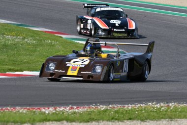 Scarperia, İtalya - 5 Nisan 2024: Mugello Classic 2024 sırasında Mugello Pisti 'nde B26..