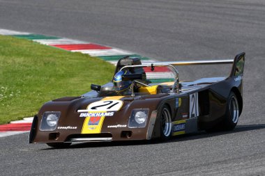 Scarperia, İtalya - 5 Nisan 2024: Mugello Classic 2024 sırasında Mugello Pisti 'nde B26..