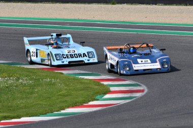 Scarperia, İtalya - 5 Nisan 2024: Lola T298 yıl 1981 Mugello Classic 2024 'te Mugello Pisti' nde.