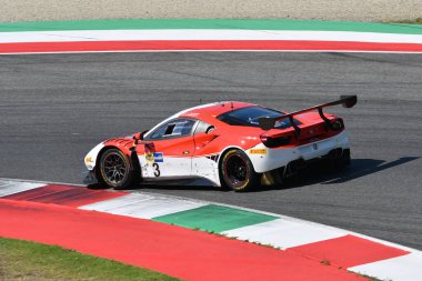Scarperia, İtalya - 13 Temmuz 2024: Ferrari 488 GT3 PELLIN RACI CSAI Yarış Haftası 2024 Mugello Pisti 'nde Haugen Thor ve Ruberti Paolo tarafından gerçekleştirildi..