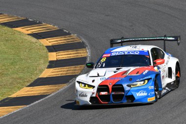 Scarperia, İtalya 13 Temmuz 2024: BMW G82 M4 GT3 BMW Italia Ceccato Racing Drive by Cassar Marco and De Luca Francesco ACI CSAI Yarış Yarış Hafta sonu 2024 Mugello Pisti 'nde.