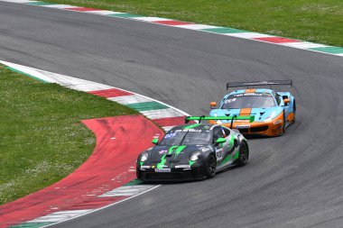Scarperia, 23 Mart 2024 İtalya: Porsche 911 GT3 Kupası (992) DUWO tarafından yapılan Seblajoux Racing yarışı Demorge-Polette-Blasco-Perrin tarafından Mugello Pisti 'nde 12h Hankook eylemi sırasında yapıldı.