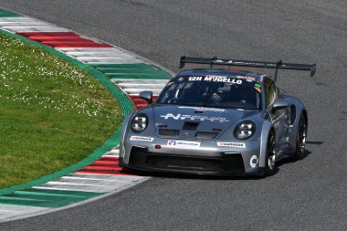 Scarperia, 23 Mart 2024 İtalya: Bruins-Cho-Kim 'in Hankook Takımı' ndan Porsche 911 GT3 Kupası (992) Mugello Pisti 'nde 12: 00 Hankook' ta yarışırken.